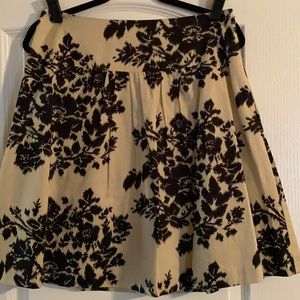 Flower print khaki skirt.